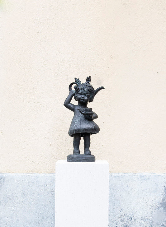Till the Last Drop - Bronze Sculpture by Maria Rubinke