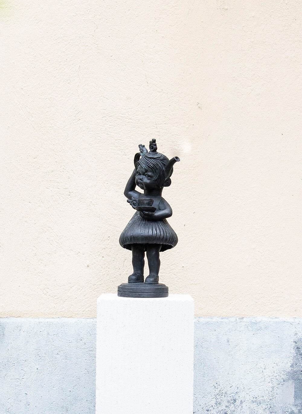 Till the Last Drop - Bronze Sculpture by Maria Rubinke